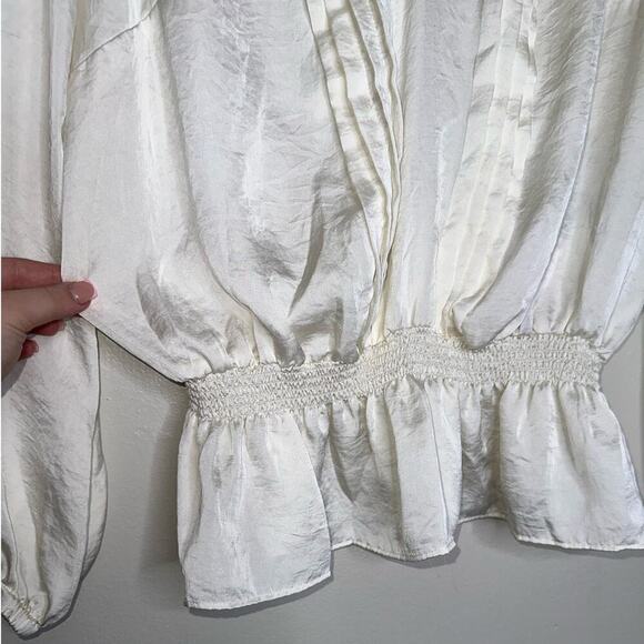 Michael Kors Satin Long Sleeve Pirate Blouse White Size 1X Plus - Picture 5 of 6